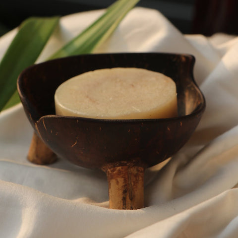 COCONUT SHELL SOAP DISH WITH STAND