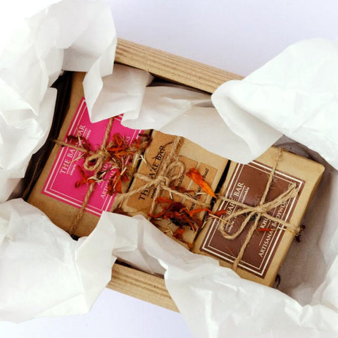 RAKHI HAMPER (Inclusions - Rose, Jasmine , Neroli + Rakhi)